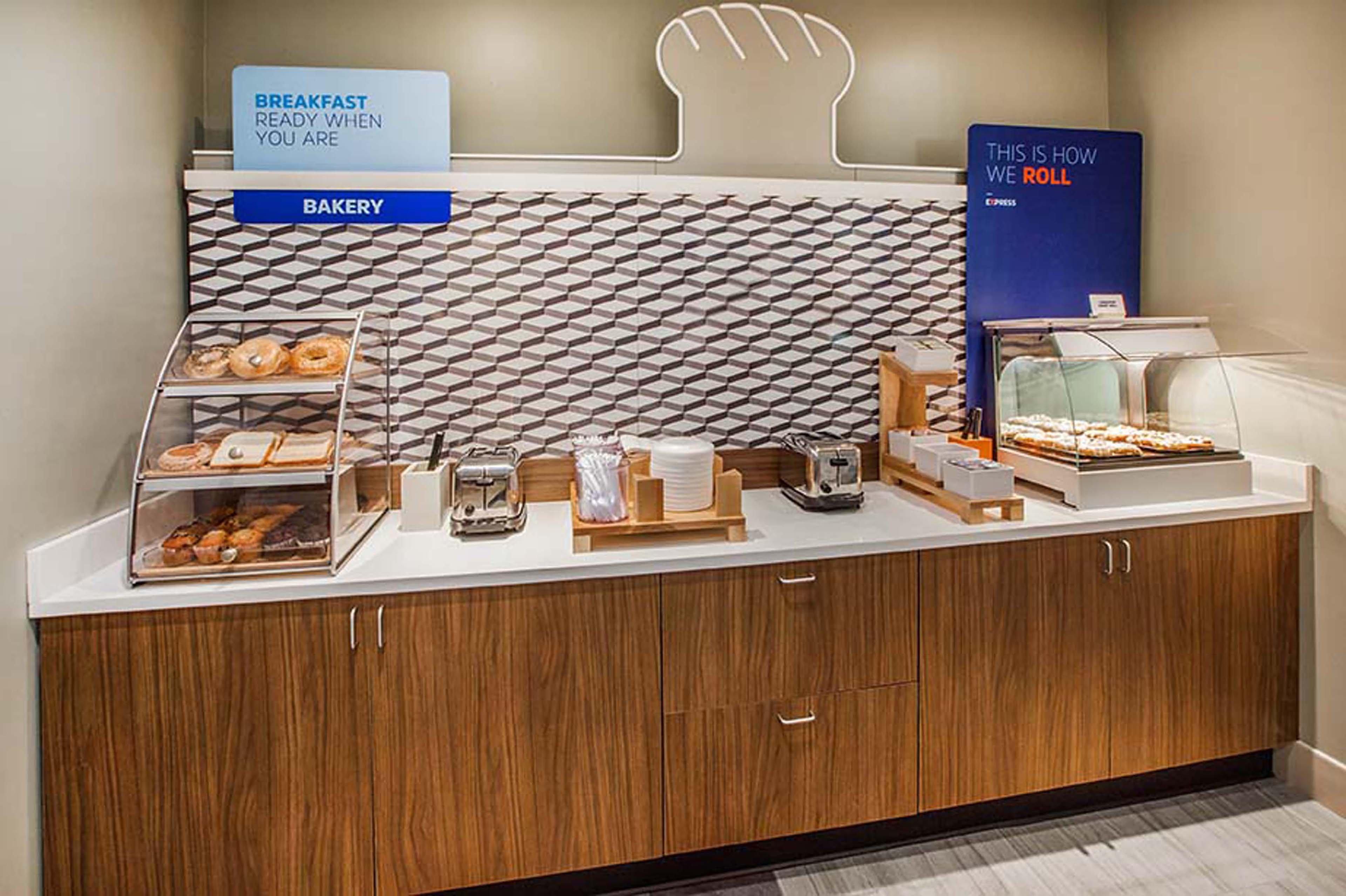 Holiday Inn Express Surprise By Ihg Exterior photo